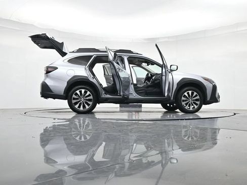 Used 2025 Subaru Outback Touring AWD/4WD image 55