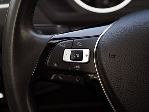 Used 2020 Volkswagen Tiguan SE w/ Panoramic Sunroof Package image 20