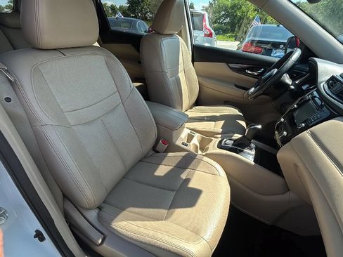 Used 2017 Nissan Rogue SL w/ SL Premium Package FWD image 5