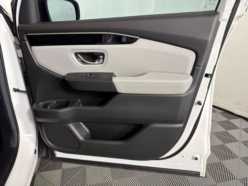 Used 2025 Honda Pilot EX-L image 12