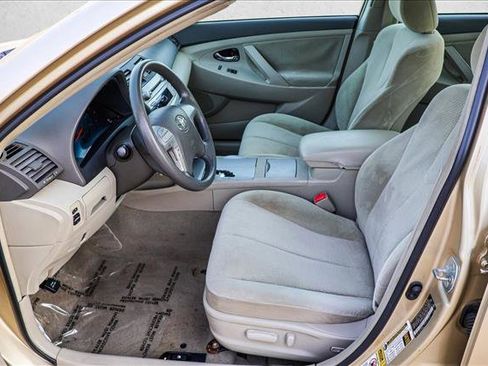 Used 2010 Toyota Camry LE image 12