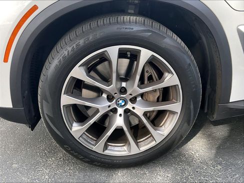 Used 2024 BMW X5 xDrive50e w/ Premium Package image 12