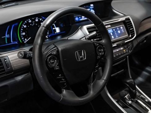Used 2017 Honda Accord EX-L image 25