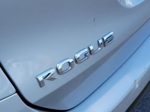 Used 2015 Nissan Rogue SV FWD image 5