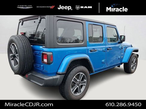 Used 2023 Jeep Wrangler Sahara image 7