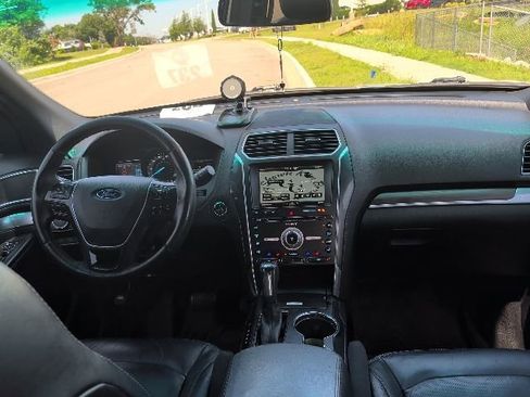 Used 2016 Ford Explorer Limited w/ Equipment Group 301A FWD image 11