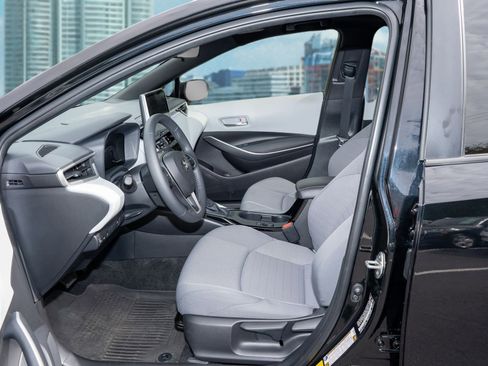 Used 2025 Toyota Corolla SE w/ SE Premium Package image 15