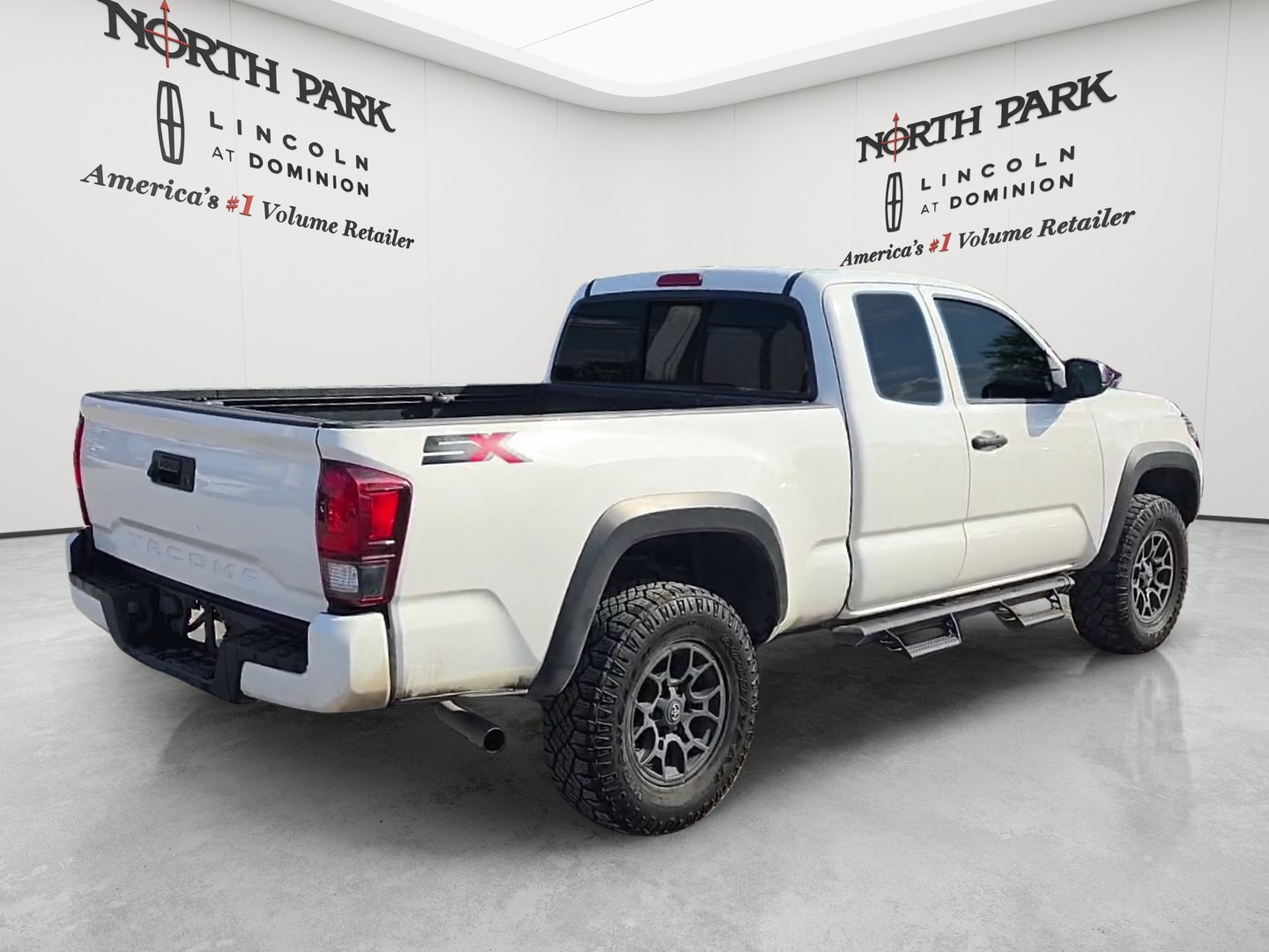 Used 2022 Toyota Tacoma SR w/ SX Package RWD image 5