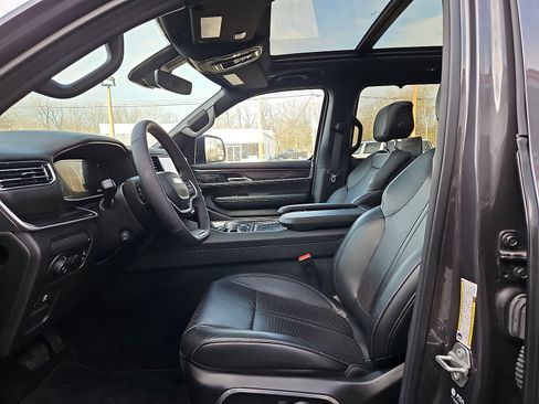 New 2024 Jeep Wagoneer 4WD w/ Premium Group I image 14
