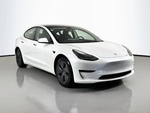 Used 2023 Tesla Model 3 Standard Range RWD image 4