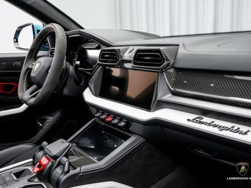 Used 2025 Lamborghini Urus SE image 45