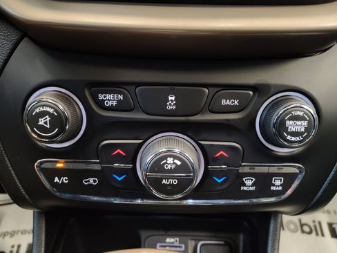 Used 2014 Jeep Cherokee Limited w/ Luxury Group FWD image 15