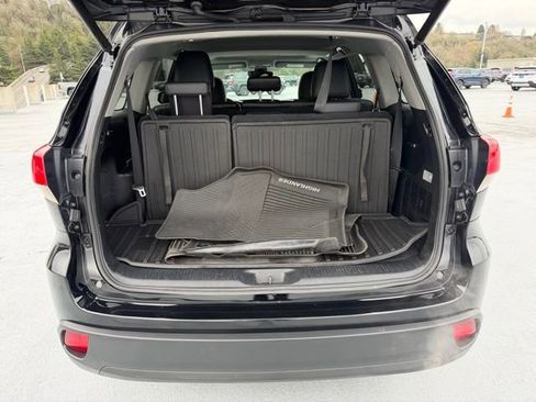 Used 2017 Toyota Highlander XLE image 8