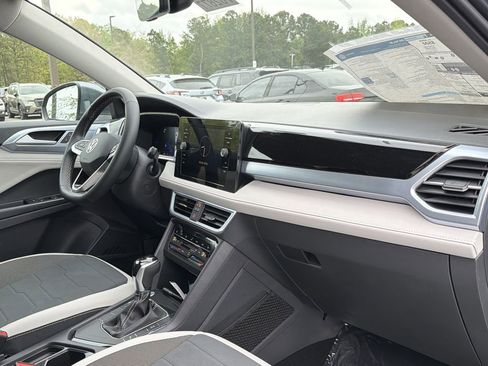 New 2026 Volkswagen Taos SE FWD image 18