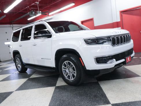 Used 2024 Jeep Wagoneer 2WD image 2
