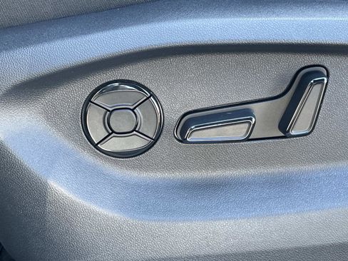 New 2026 Volkswagen Tiguan SE AWD/4WD image 17