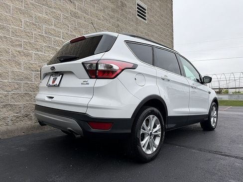 Used 2018 Ford Escape SE w/ Ford Safe & Smart Package AWD/4WD image 3