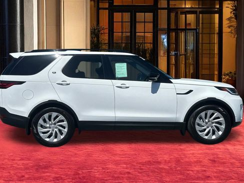 Used 2025 Land Rover Discovery S AWD/4WD image 7