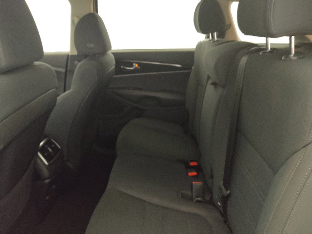 Used 2019 Kia Sorento AWD V6 image 18
