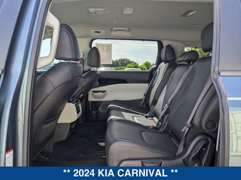 Used 2024 Kia Carnival EX FWD image 16