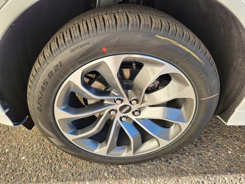 New 2026 Lincoln Aviator AWD w/ Jet Appearance Package image 18