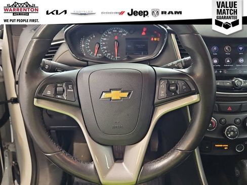 Used 2022 Chevrolet Trax LT w/ Premium Seat Package AWD/4WD image 14