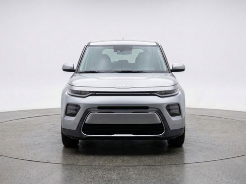 Used 2025 Kia Soul LX w/ LX Technology Package FWD image 2