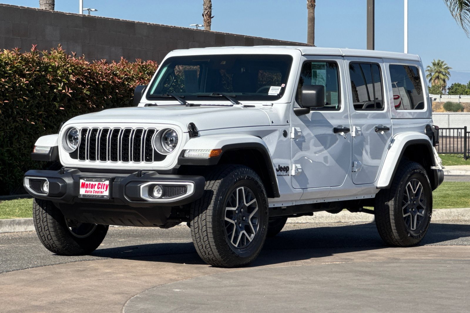 Used 2025 Jeep Wrangler Unlimited Sahara AWD/4WD image 8