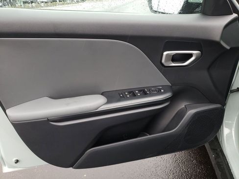 New 2025 Kia K4 LXS image 15