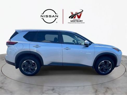 Used 2024 Nissan Rogue SV AWD/4WD image 5