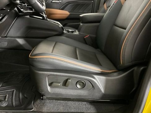 Used 2024 GMC Canyon AT4 w/ AT4 Premium Package AWD/4WD image 33