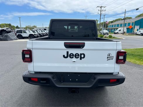 New 2025 Jeep Gladiator Sport image 6