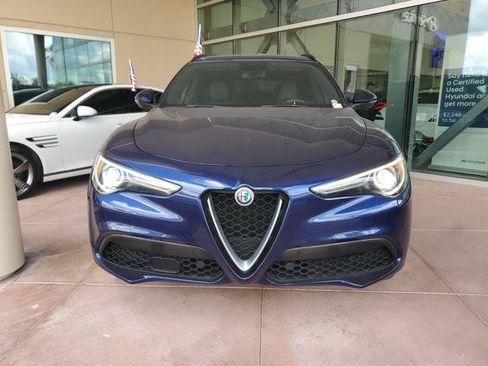 Used 2018 Alfa Romeo Stelvio Ti Sport AWD/4WD image 2