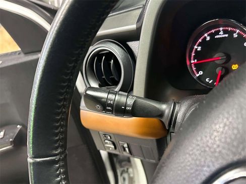 Used 2016 Toyota RAV4 SE image 23