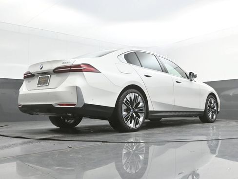 New 2027 BMW 530i RWD image 46