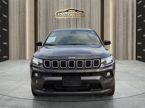 Used 2024 Jeep Compass Latitude image 2