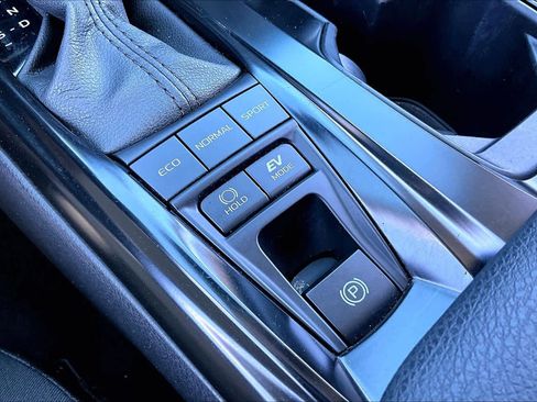 Used 2025 Toyota Camry LE FWD image 33