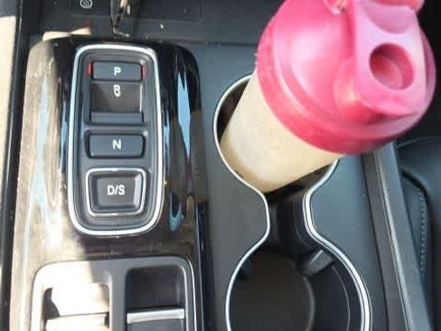 Used 2025 Honda Pilot Touring image 3