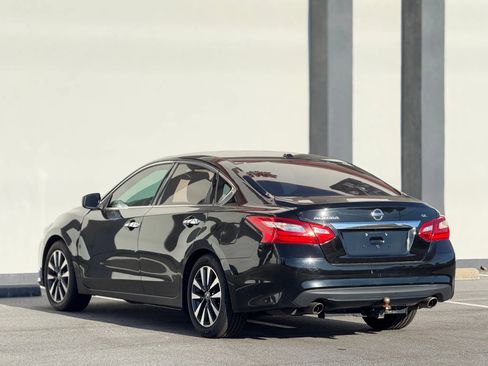 Used 2017 Nissan Altima 2.5 SL w/ 2.5 Technology Package image 10