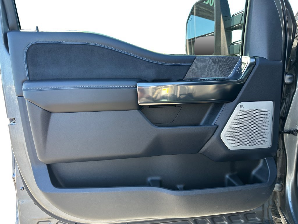 Used 2025 Ford F350 Platinum w/ Tremor Off-Road Package AWD/4WD image 24
