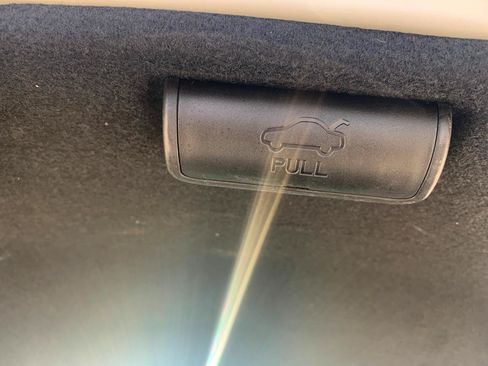 Used 2020 Hyundai Elantra Limited w/ Cargo Package (C1) FWD image 30