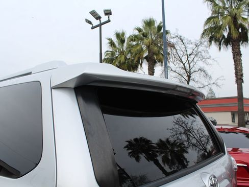 Used 2015 Toyota 4Runner SR5 Premium image 18