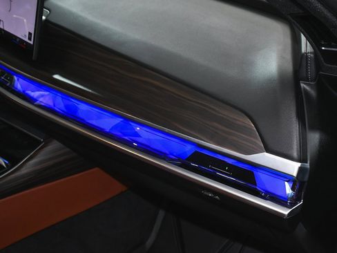 Used 2025 BMW 760i xDrive image 68