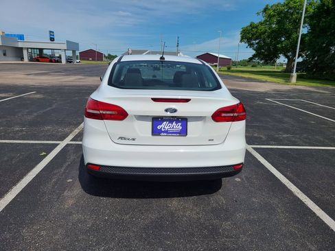 Used 2017 Ford Focus SE FWD image 6