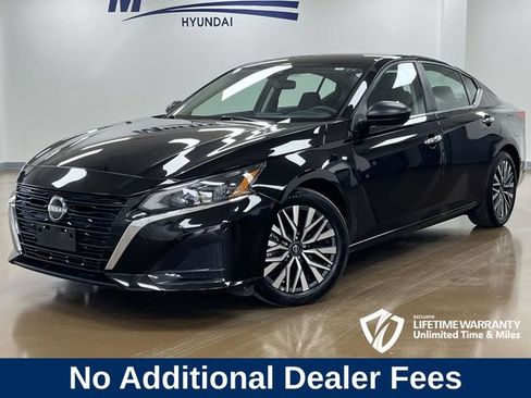 Used 2025 Nissan Altima 2.5 SV FWD image 1