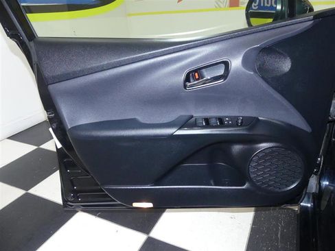 Used 2022 Toyota Prius LE image 22