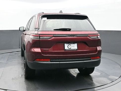 New 2025 Jeep Grand Cherokee Altitude AWD/4WD image 4