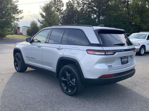 New 2025 Jeep Grand Cherokee Altitude w/ Trailer Tow Package image 6