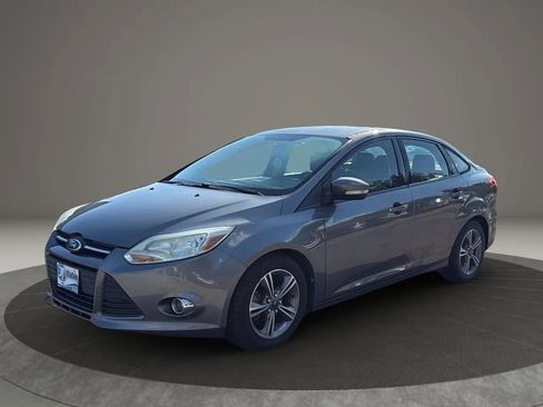 Used 2014 Ford Focus SE w/ SE Sport Package image 13