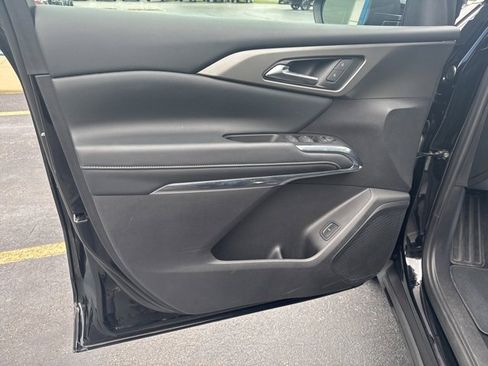 Used 2025 Chevrolet Traverse LT image 26